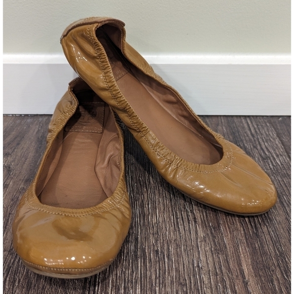 Tory Burch Tan Eddie Ballet Flats Patent Leather Size 7.5 - Picture 1 of 14